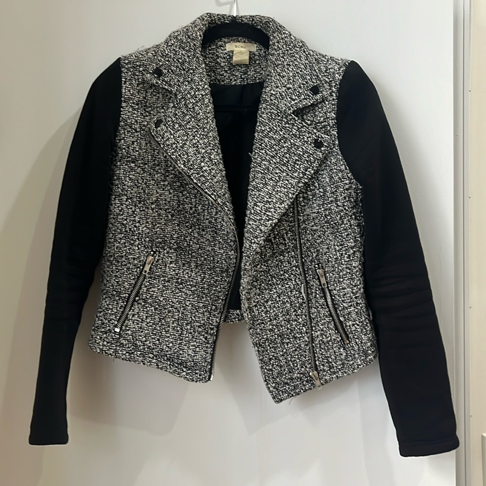 Chic blazer-style black and white jacket